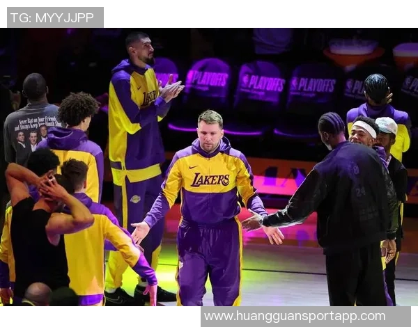 湖人高管看好用小里交易字母关键在于是否愿意放他上市场