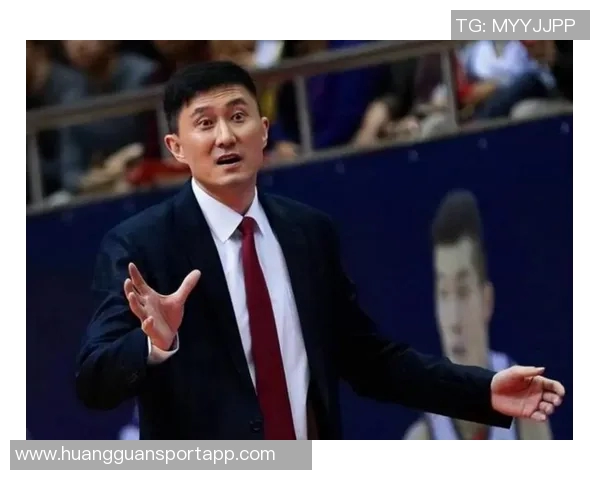 广东男篮主帅杜锋亲临现场助威广东女篮新赛季首战精彩揭幕 广东男篮主帅杜锋亲临现场助威广东女篮新赛季首战精彩揭幕