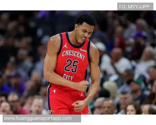 特雷墨菲半场表现抢眼11投6中斩获15分1篮板3抢断展现实力 特雷墨菲半场表现抢眼11投6中斩获15分1篮板3抢断展现实力