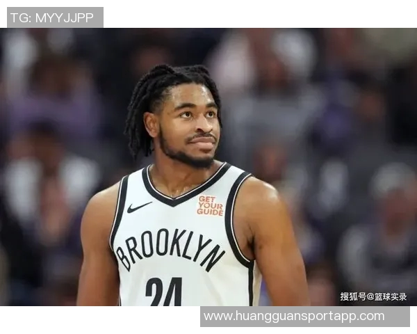 卡梅隆托马斯表现亮眼16分钟内贡献8分2板4助引关注