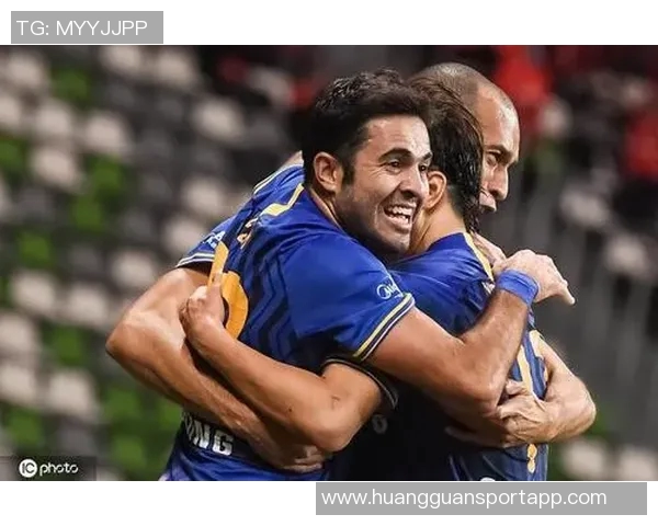 文莱门将遭逼抢慌乱二次抱球被判禁区内间接任意球引发热议