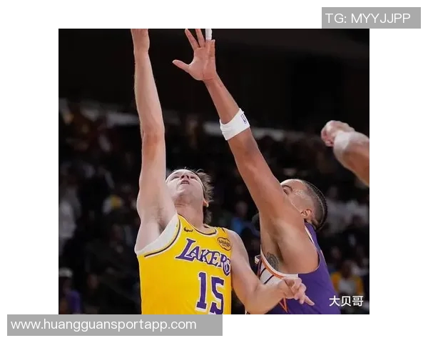 布克谈防守经验与平衡技巧展现自信心态