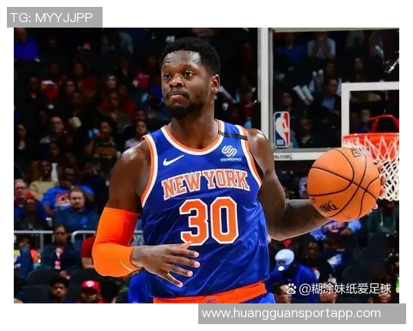 兰德尔上半场表现出色10投6中贡献15分3篮板3助攻数据全面